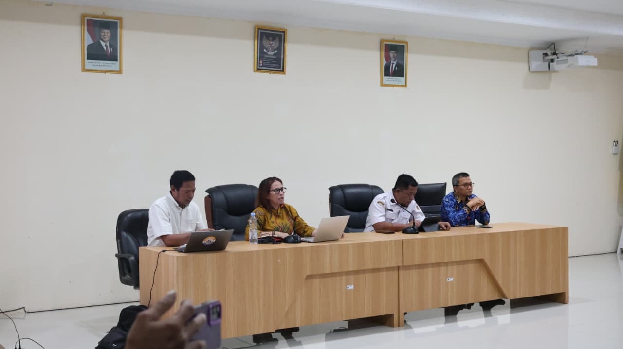 Rapat Mediasi antara PT HIP dan Koperasi Tani Bukit Pionoto Berlangsung Panas