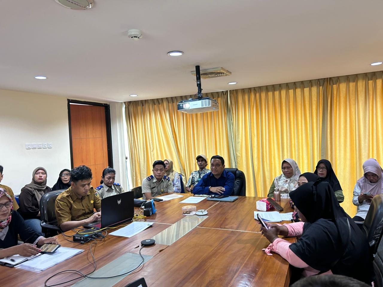 Warga Huntara di Palu Datangi Satgas PKA, Berharap  Gubernur Anwar Hafid Turun Tangan